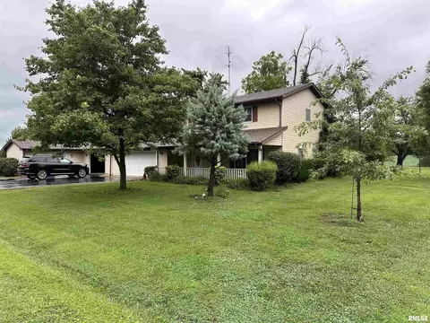 1087 Spring Valley Dr, Pinckneyville, IL 62274