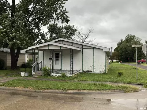 1201 S Jefferson St, Salem, IL 62881