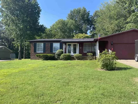 1102 Ivey Ln, Carterville, IL 62918