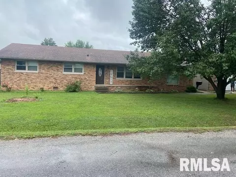 304 N 8th St, Benton, IL 62812