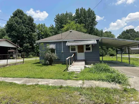 712 S Jackson St, West Frankfort, IL 62896