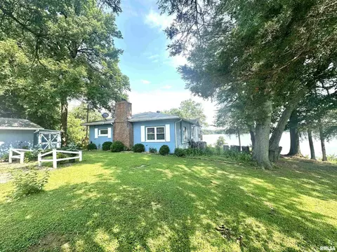 927 Chipwood Ln, Centralia, IL 62801