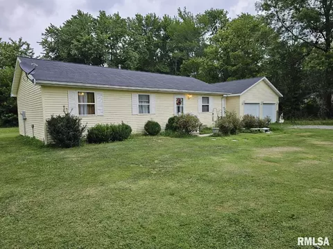 201 4th St, Mcleansboro, IL 62859