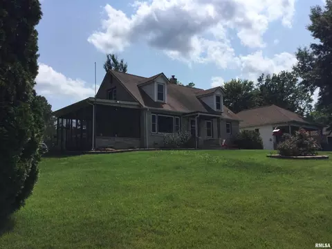108 Oak St, Cobden, IL 62920