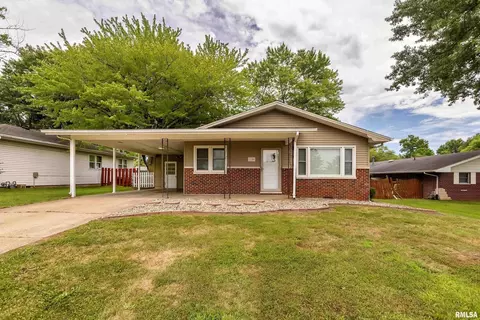 1106 Brentwood Ln, Carterville, IL 62918