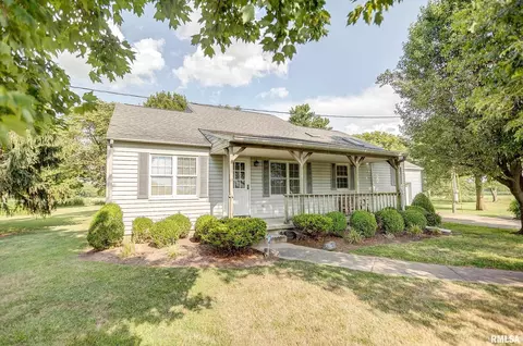 8966 Indian Trail Rd, Ashley, IL 62808