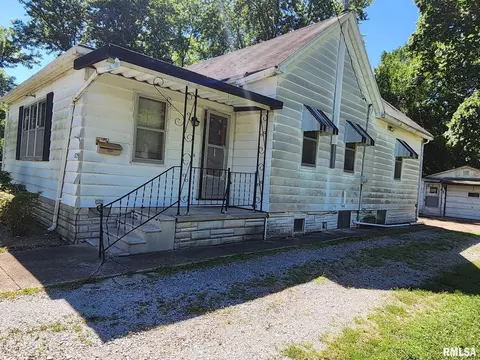 529 E Keyes St, Du Quoin, IL 62832