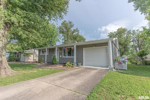 1023 E Jonas St, Centralia, IL 62801 photo 2
