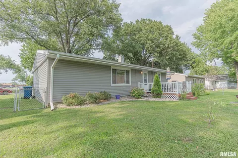 1023 E Jonas St, Centralia, IL 62801 photo 4