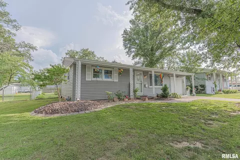 1023 E Jonas St, Centralia, IL 62801 photo 3