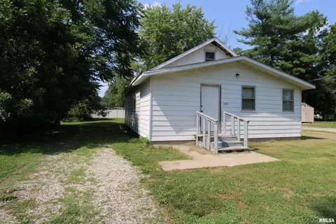 1300 Spruce, Salem, IL 62881