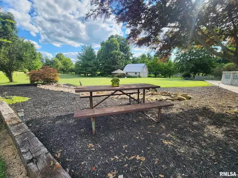 32 E Main St, Ewing, IL 62836 photo 10
