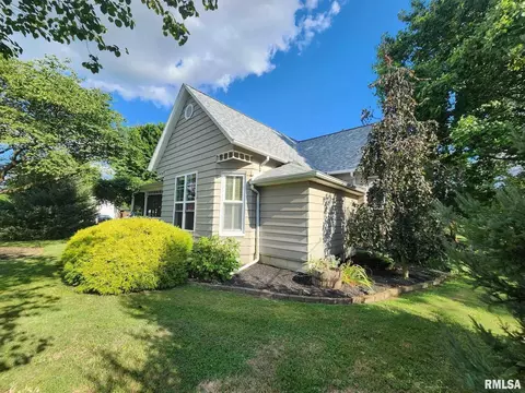 32 E Main St, Ewing, IL 62836 photo 4