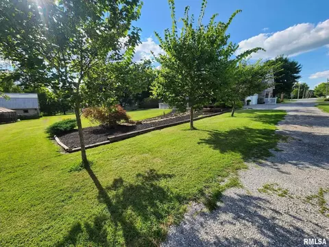 32 E Main St, Ewing, IL 62836 photo 12