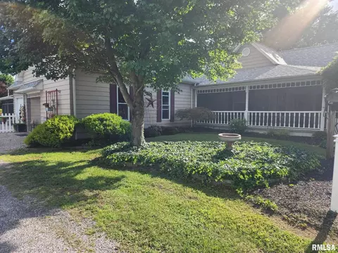32 E Main St, Ewing, IL 62836 photo 2