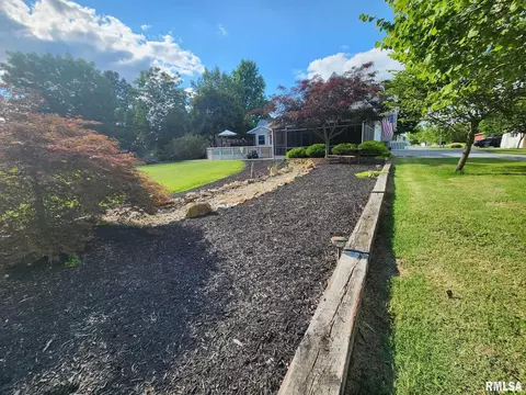 32 E Main St, Ewing, IL 62836 photo 11
