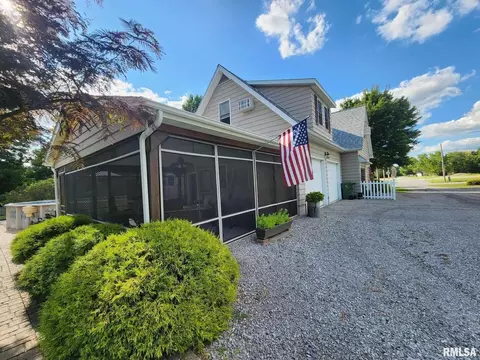 32 E Main St, Ewing, IL 62836 photo 9