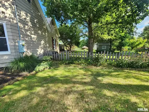 32 E Main St, Ewing, IL 62836 photo 5
