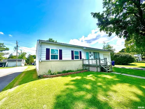 411 Cora St, Carmi, IL 62821