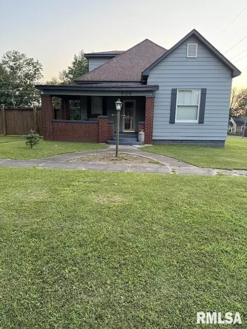 929 N 5th St, Vandalia, IL 62471
