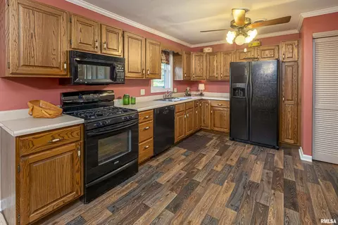 104 Phillip Rd, Christopher, IL 62822 photo 9