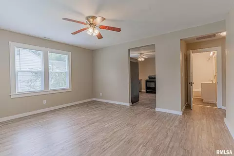 1723 E Main St, Salem, IL 62881 photo 5