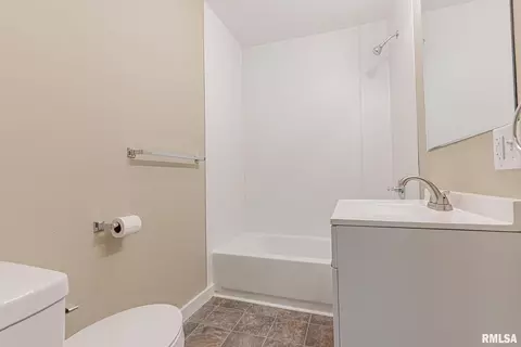 1723 E Main St, Salem, IL 62881 photo 13