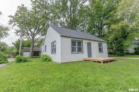 1723 E Main St, Salem, IL 62881 photo 3