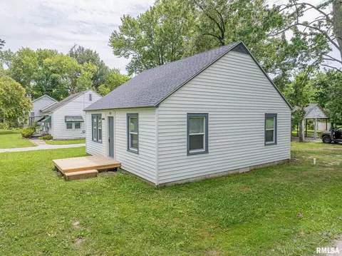 1723 E Main St, Salem, IL 62881 photo 4
