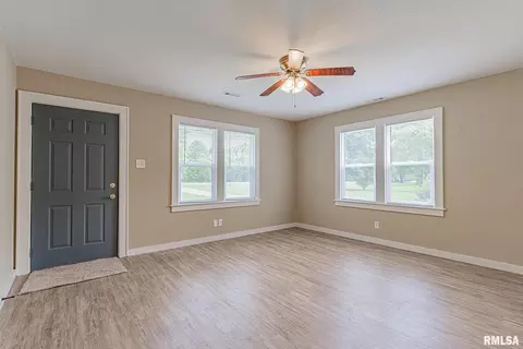1723 E Main St, Salem, IL 62881 photo 6