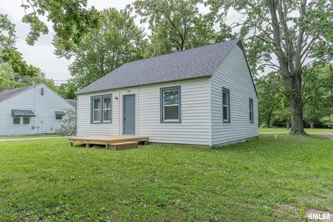 1723 E Main St, Salem, IL 62881
