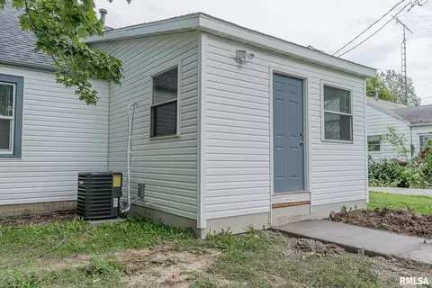 1723 E Main St, Salem, IL 62881 photo 17