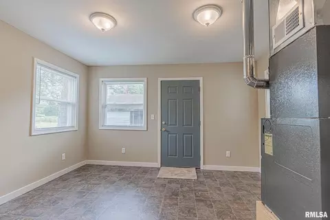1723 E Main St, Salem, IL 62881 photo 10