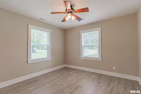 1723 E Main St, Salem, IL 62881 photo 11