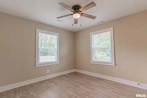 1723 E Main St, Salem, IL 62881 photo 12