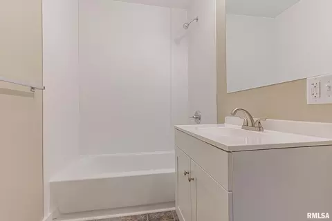 1723 E Main St, Salem, IL 62881 photo 14
