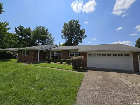 13 Sunset Dr, Mount Vernon, IL 62864
