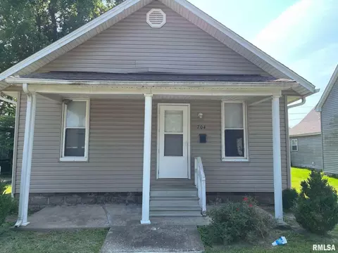 704 N 16th St, Herrin, IL 62948