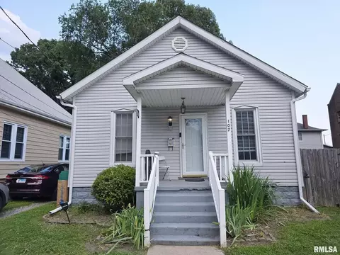 107 N Pine St, Centralia, IL 62801