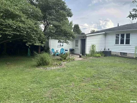 207 Charles St, Benton, IL 62812 photo 24
