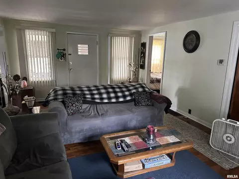 207 Charles St, Benton, IL 62812 photo 5