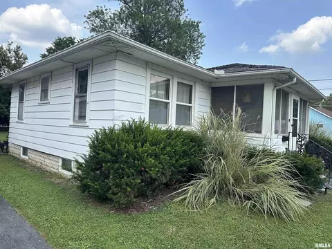 207 Charles St, Benton, IL 62812 photo 2