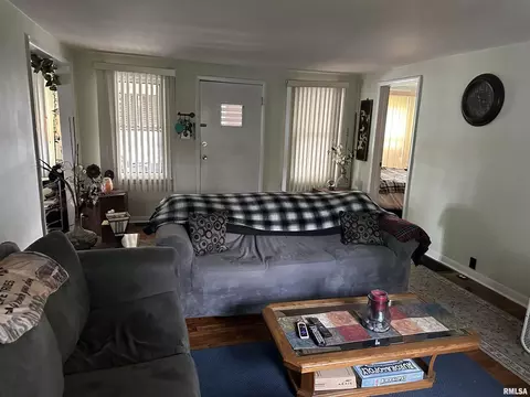 207 Charles St, Benton, IL 62812 photo 6