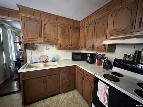 207 Charles St, Benton, IL 62812 photo 14
