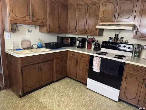 207 Charles St, Benton, IL 62812 photo 13