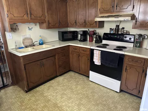207 Charles St, Benton, IL 62812 photo 16
