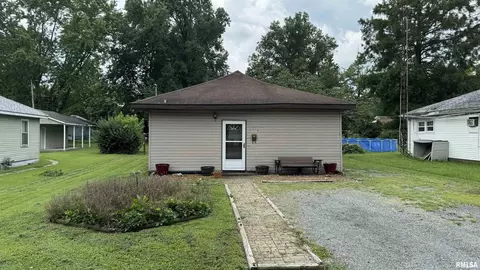 1208 E 5th St, West Frankfort, IL 62896