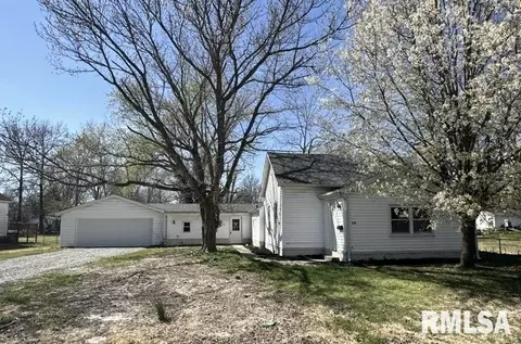 345 N Maple St, Du Quoin, IL 62832