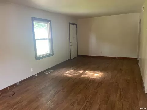 301 Anderson Ave, Centralia, IL 62801 photo 4