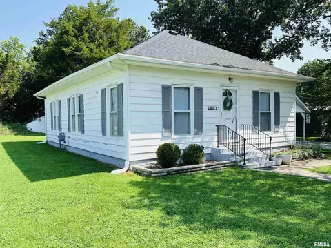1010 Murray St, Eldorado, IL 62930 photo 2